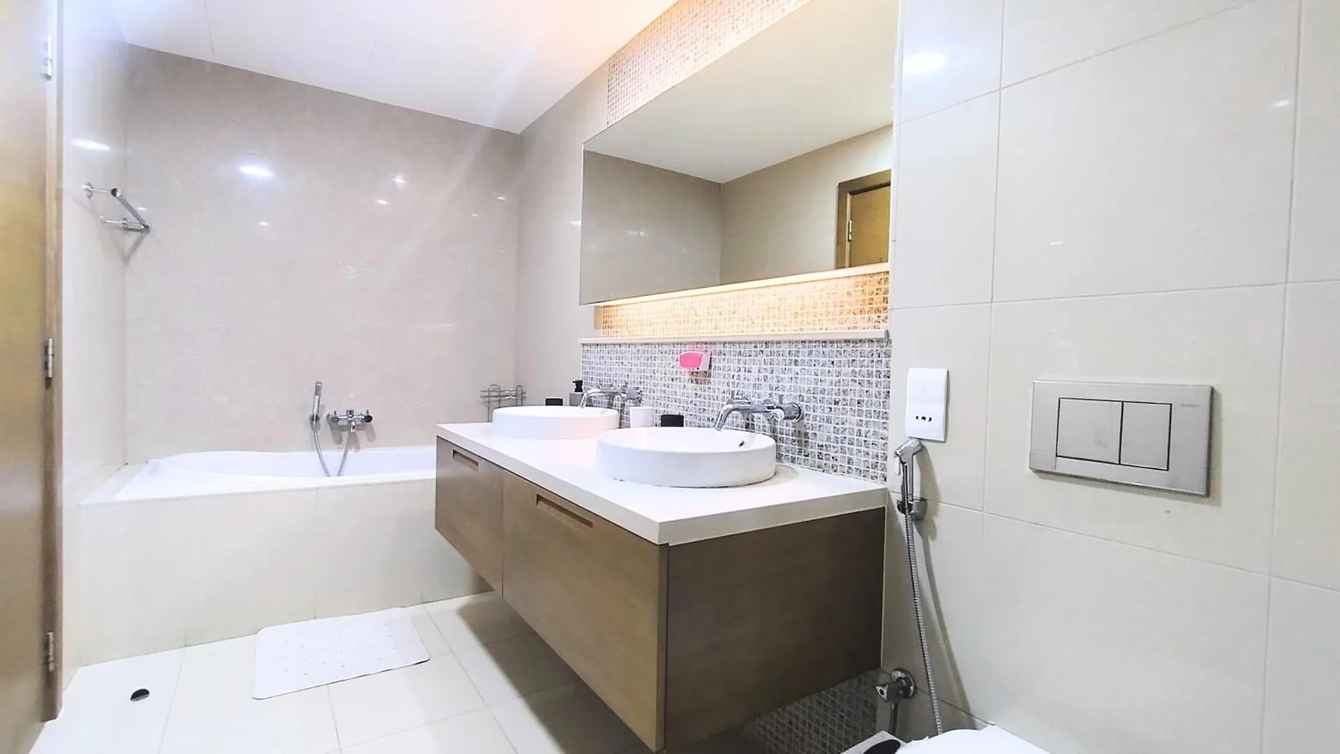Claren Tower 2 By Golden Casa Apartment Dubai