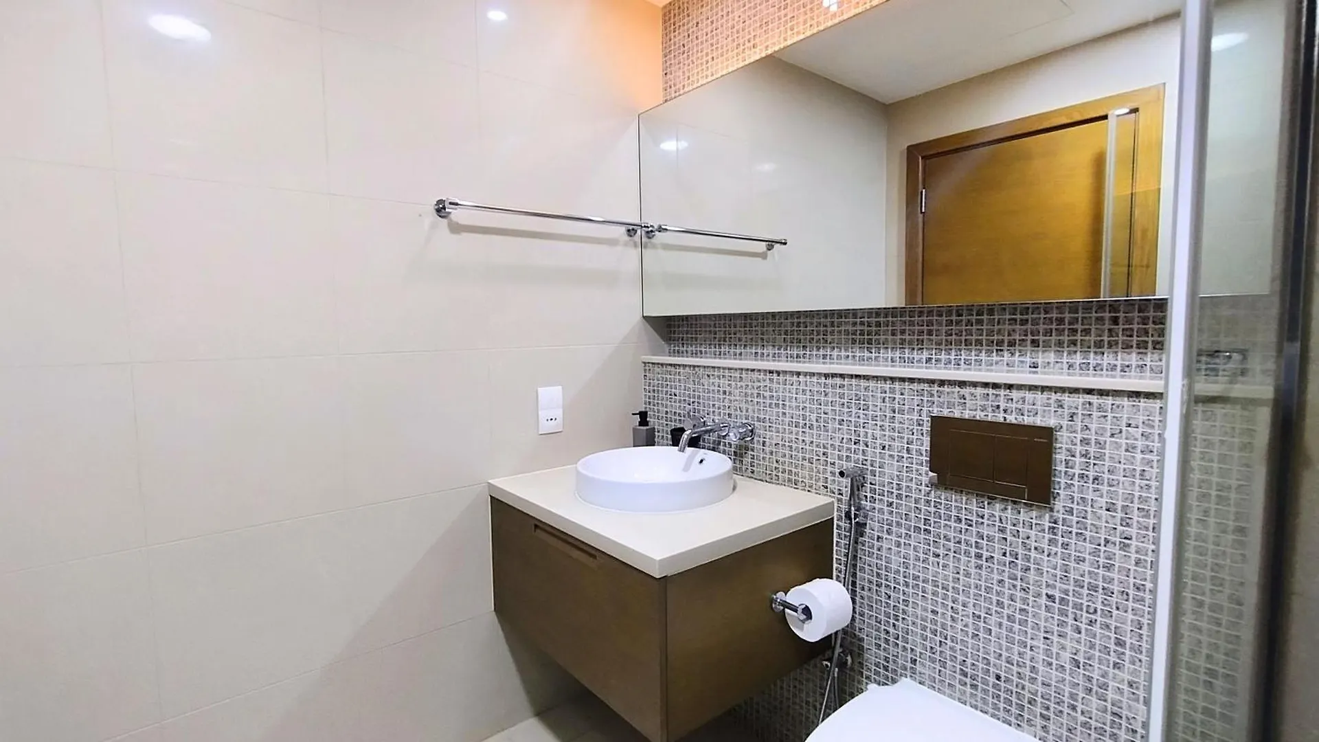Claren Tower 2 By Golden Casa Apartment Dubai